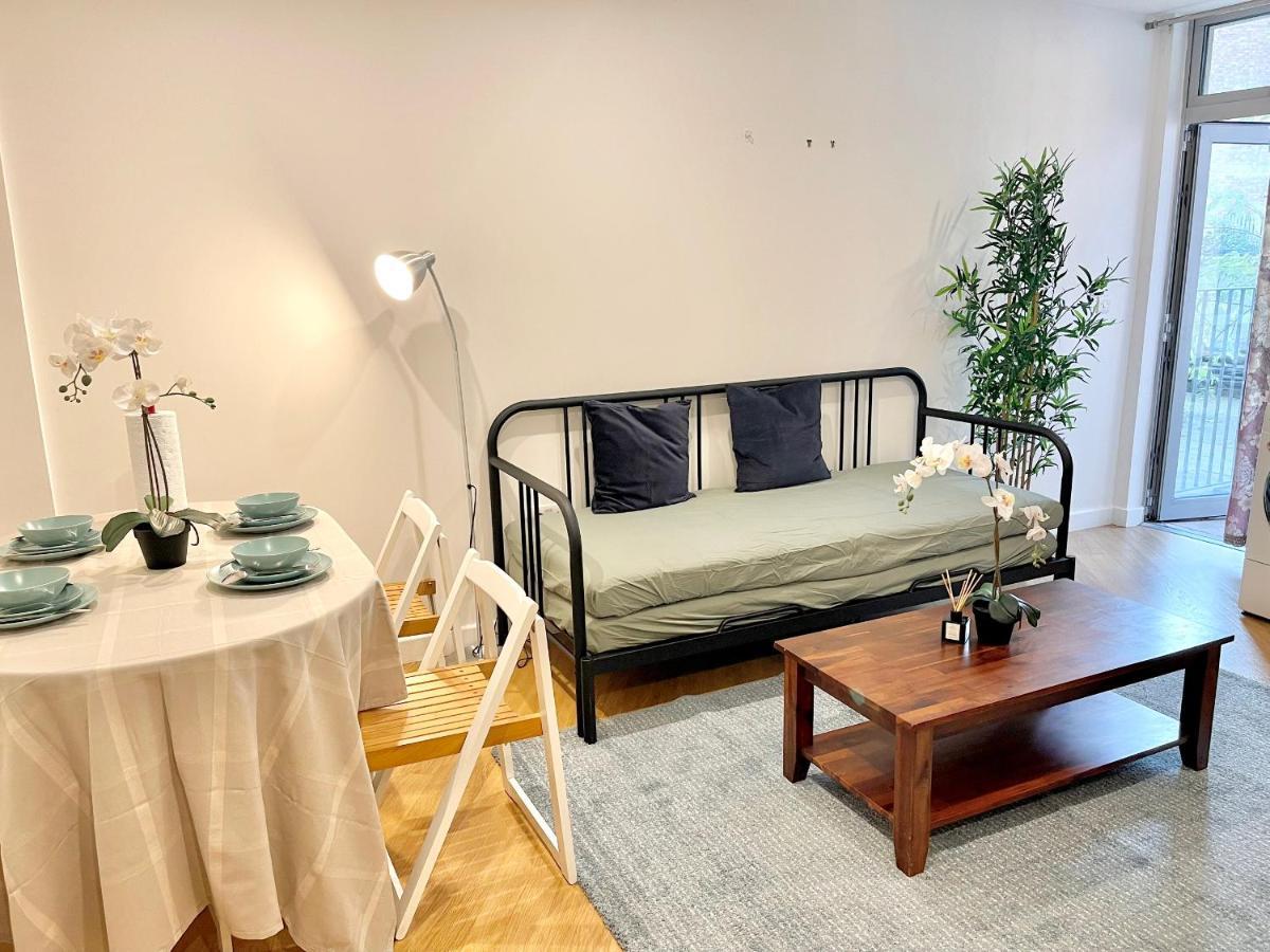 Modern Patio Flat Close To Sation & Canary Wharf Appartement