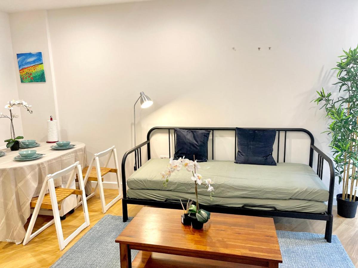 Modern Patio Flat Close To Sation & Canary Wharf Appartement