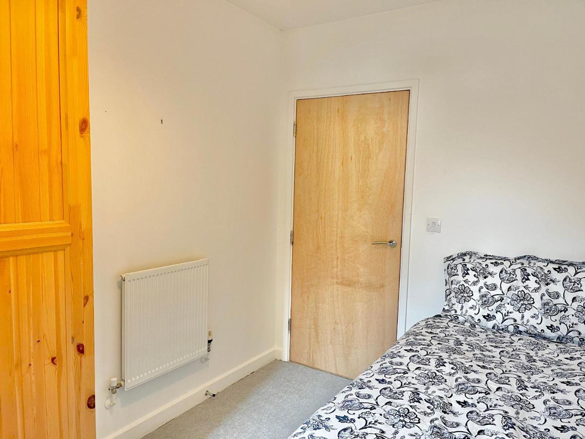 Modern Patio Flat Close To Sation & Canary Wharf Appartement *