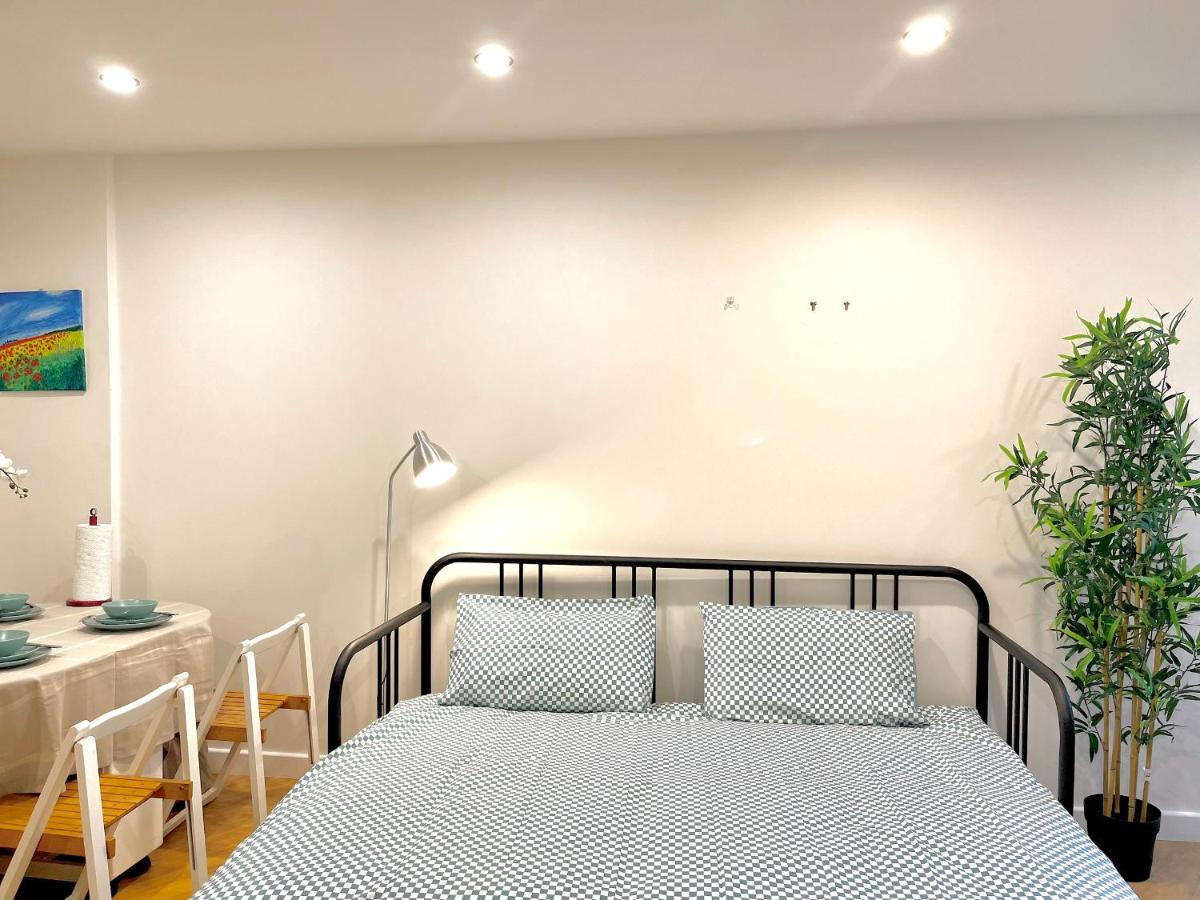 Modern Patio Flat Close To Sation & Canary Wharf