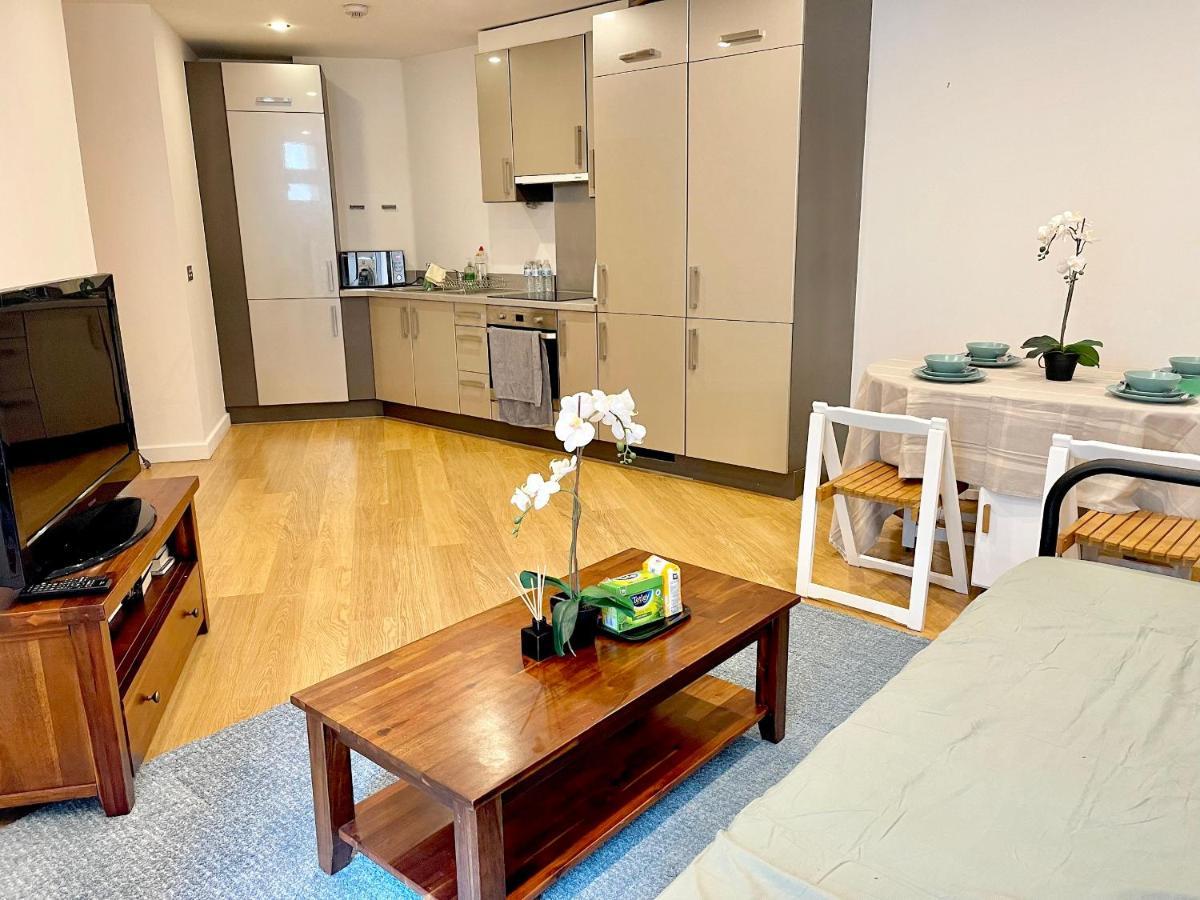 Modern Patio Flat Close To Sation & Canary Wharf Appartement