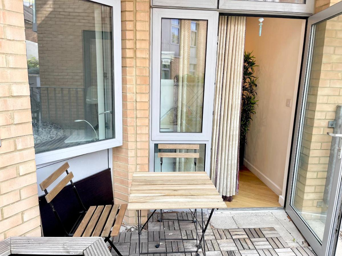 Modern Patio Flat Close To Sation & Canary Wharf Appartement