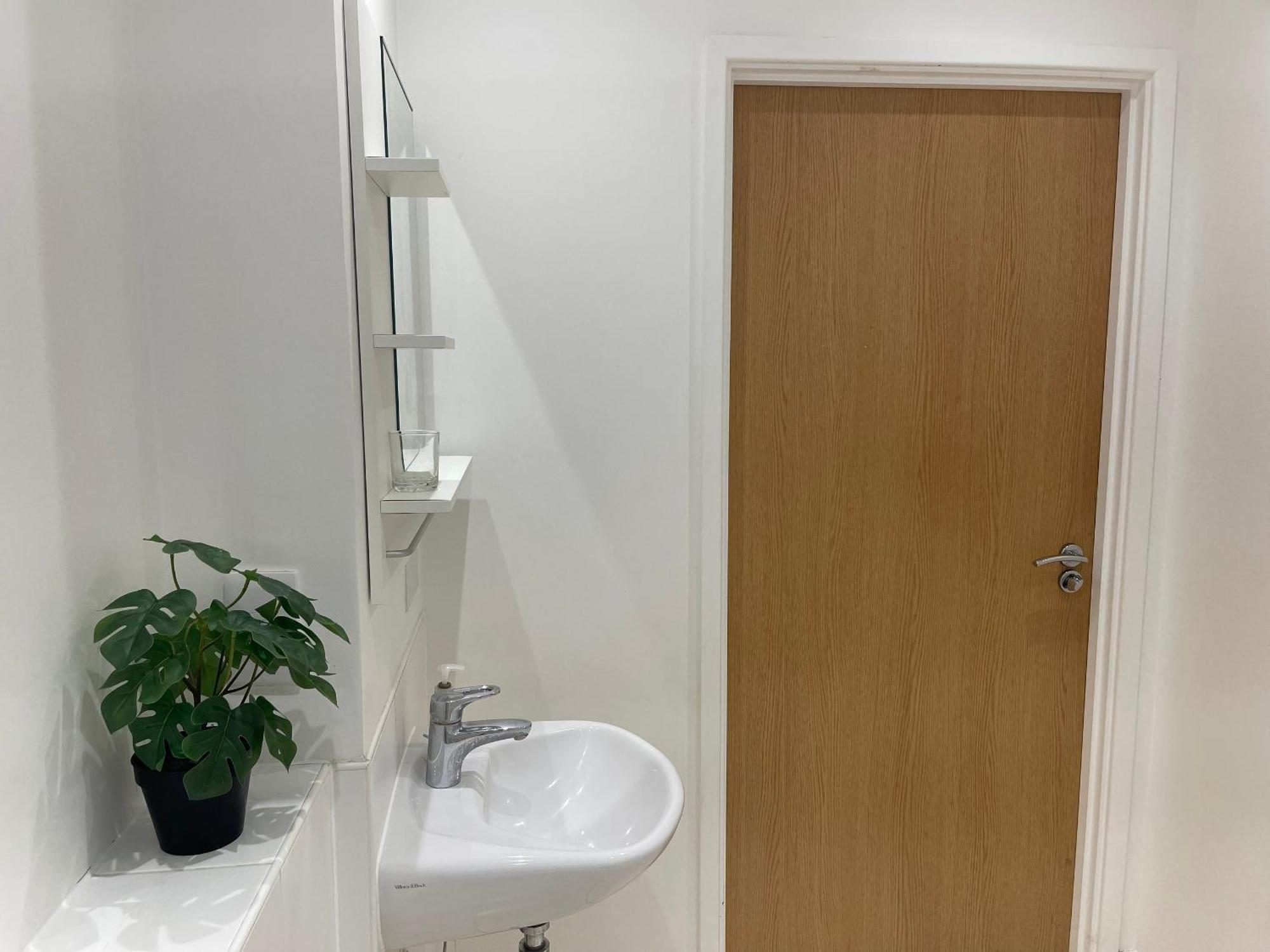 Modern Patio Flat Close To Sation & Canary Wharf Appartement *